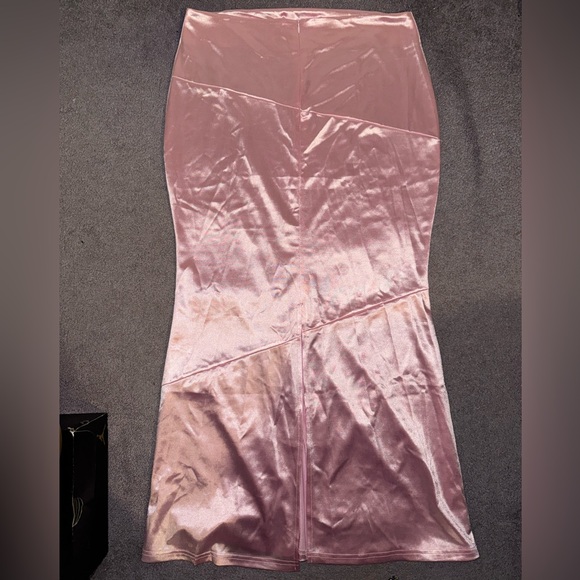 NWOT Women's Pink Satin Silk Skirt - Picture 5 of 5